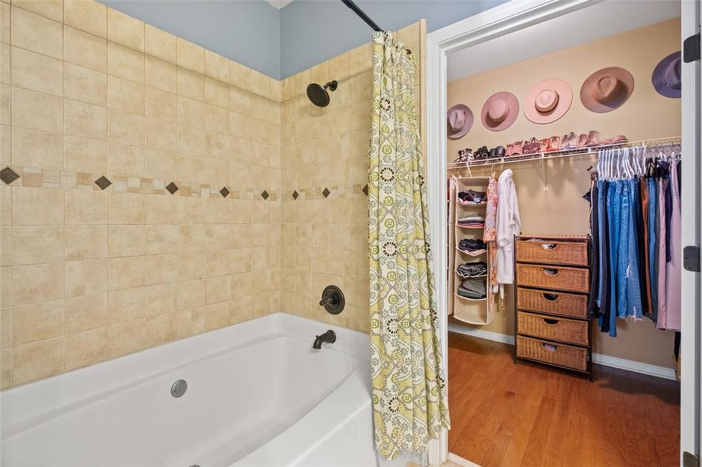2700 PINE TREE Road NE Unit: 2212