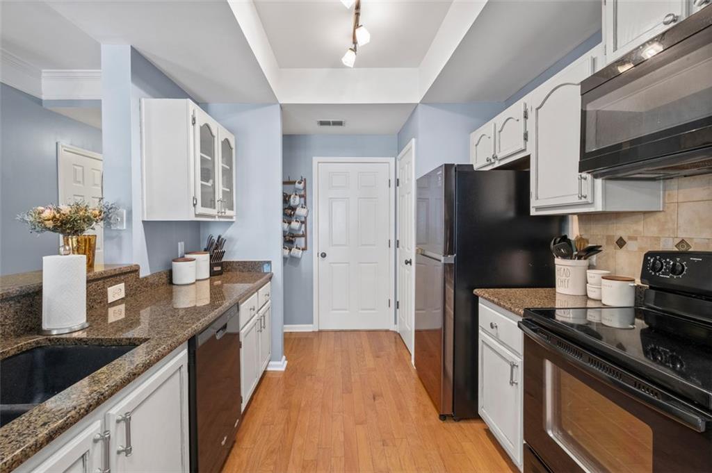 2700 PINE TREE Road NE Unit: 2212