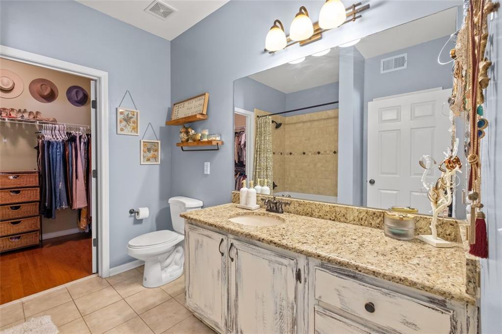 2700 PINE TREE Road NE Unit: 2212