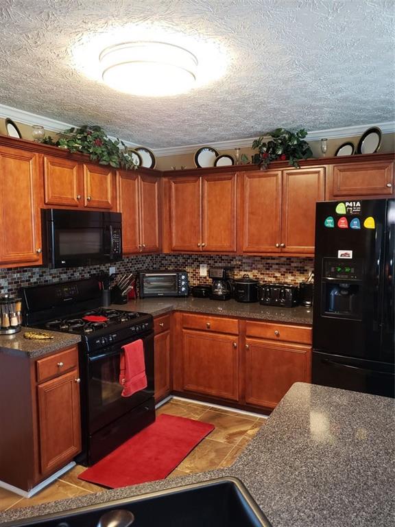 310 CREEKSIDE Circle