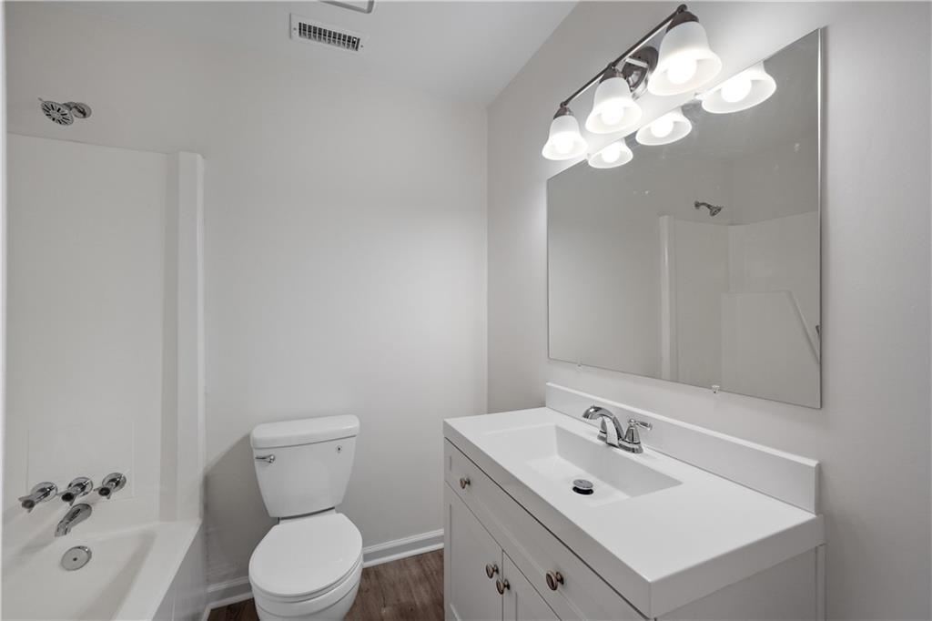 2896 LAKEMONT Drive SW