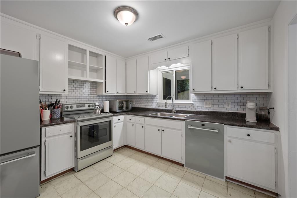 2896 LAKEMONT Drive SW