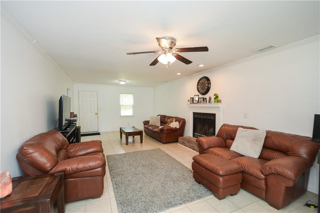 2896 LAKEMONT Drive SW