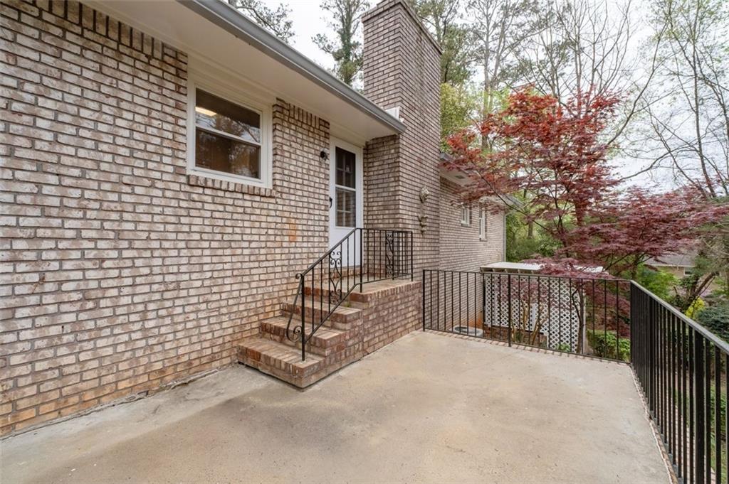 2000 HILL Road