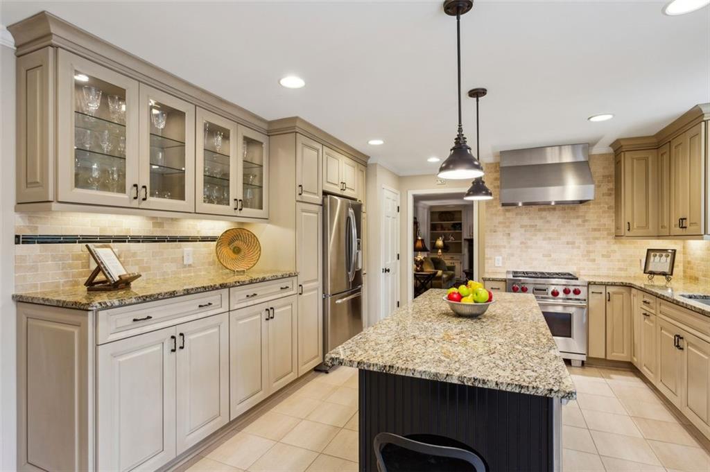 640 SIBLEY Forest SE