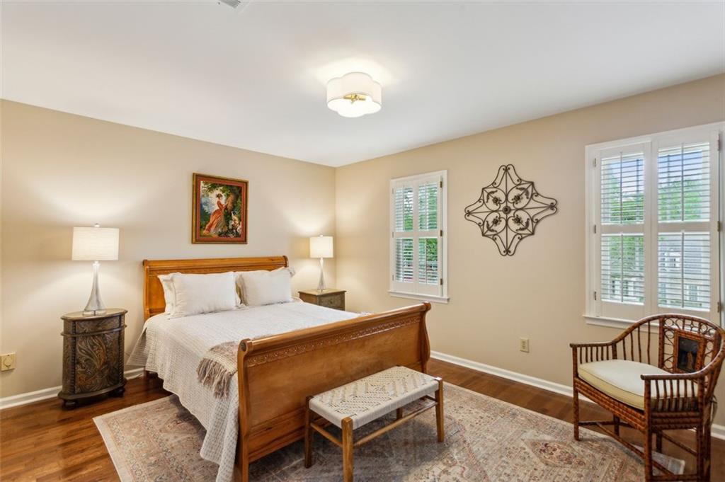640 SIBLEY Forest SE
