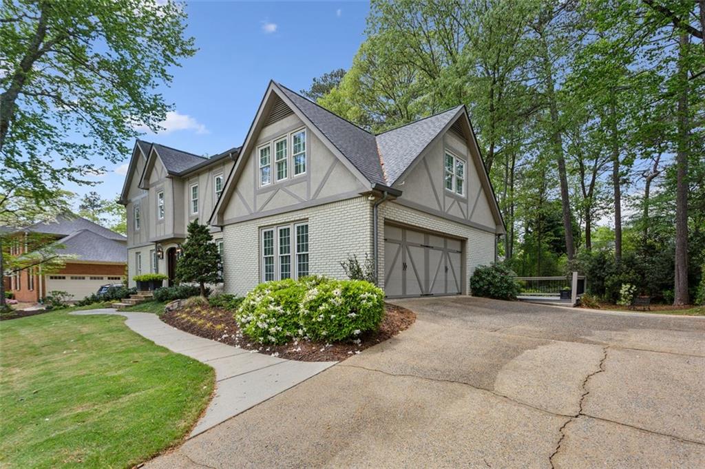 640 SIBLEY Forest SE
