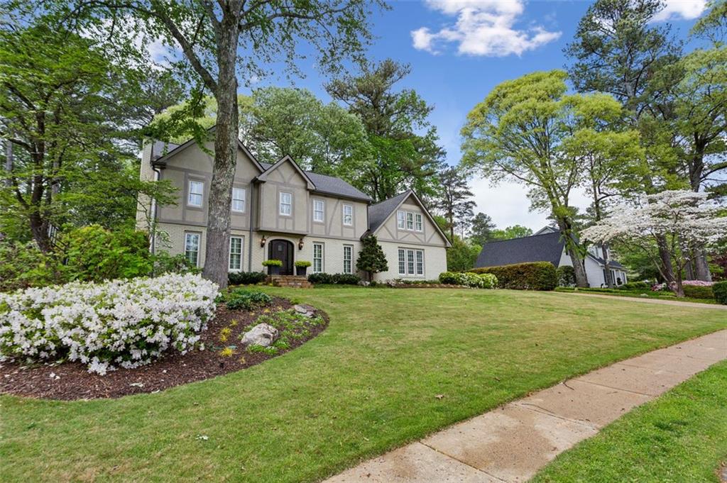 640 SIBLEY Forest SE