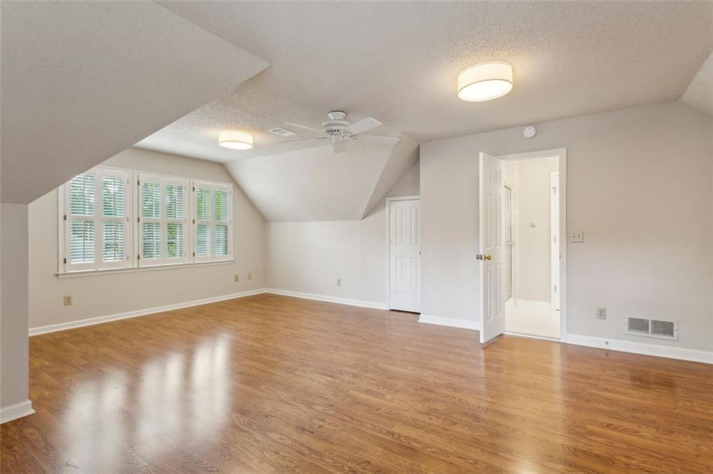 640 SIBLEY Forest SE