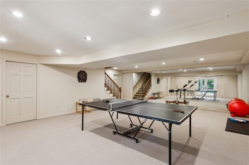 640 SIBLEY Forest SE