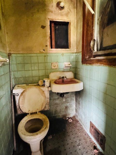 1934 APACHE Trail SE