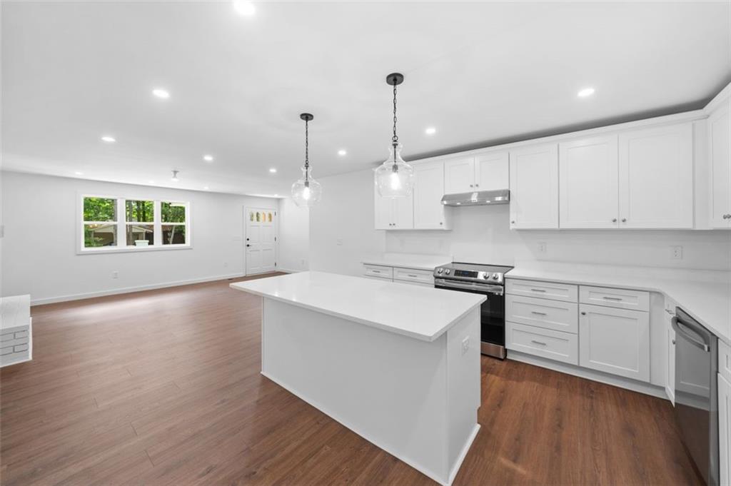 401 COTTONWOOD Drive