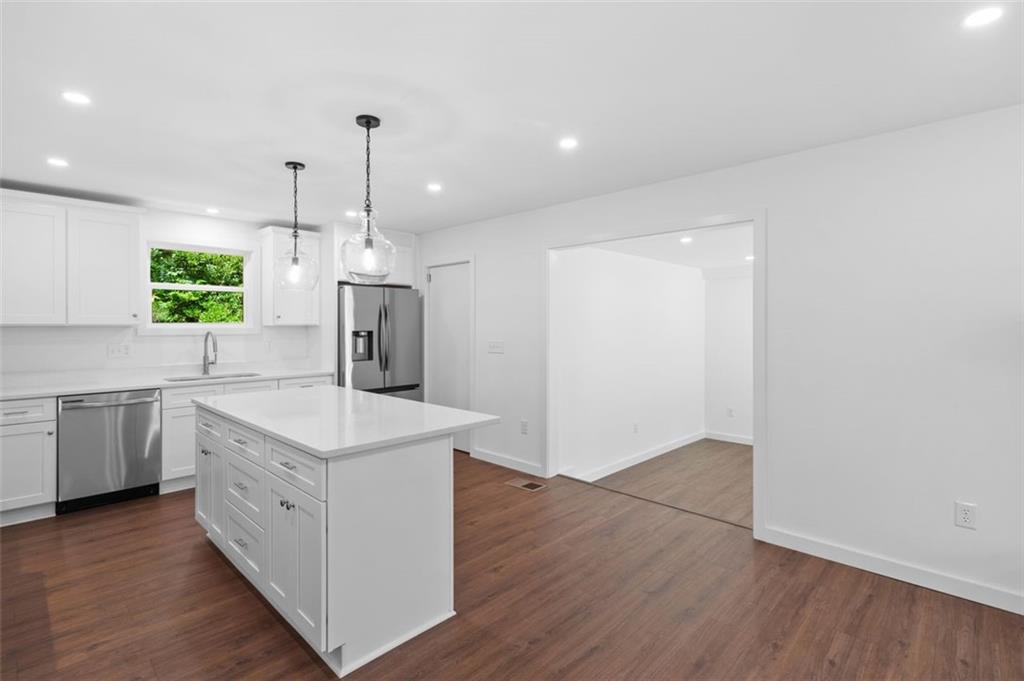 401 COTTONWOOD Drive