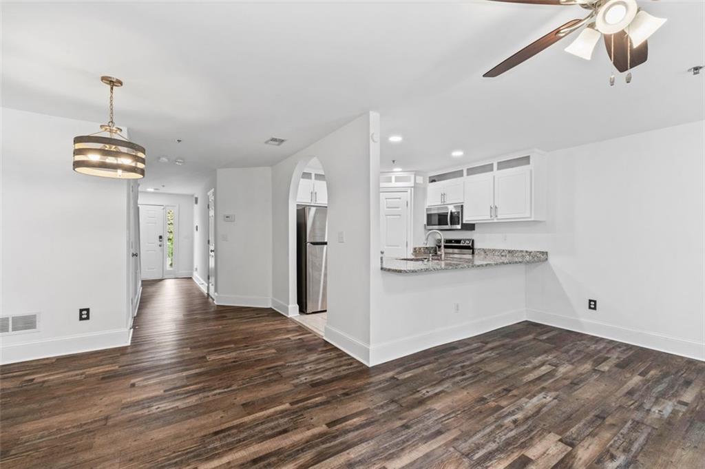 215 Morris Lane