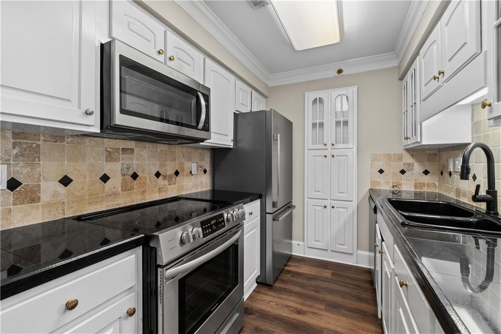 1120 Highland Bluff Drive SE