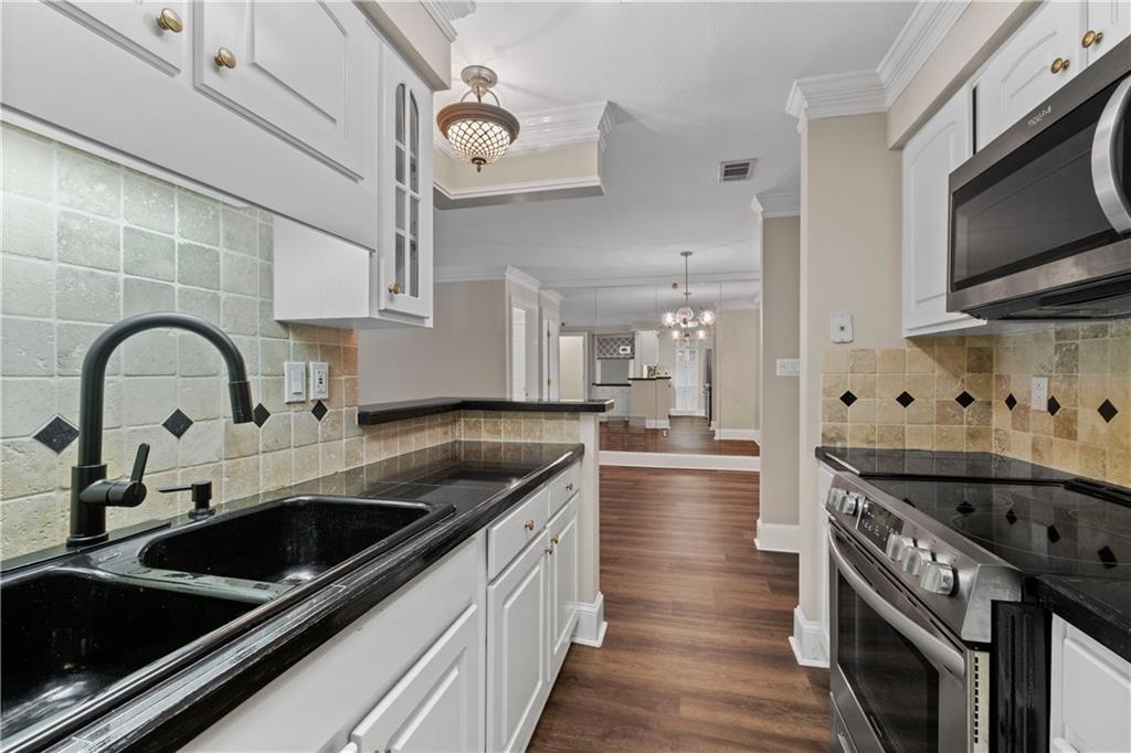 1120 Highland Bluff Drive SE