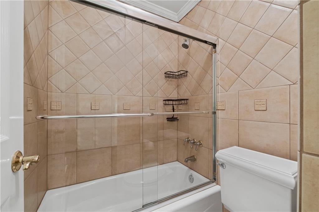 1120 Highland Bluff Drive SE