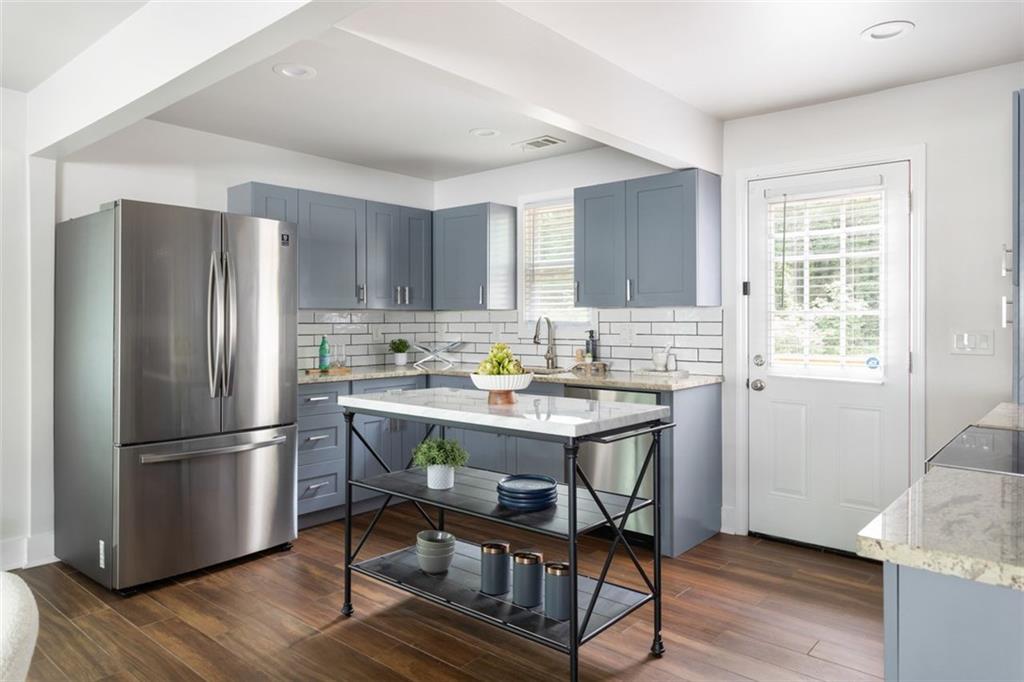 1258 CAMPBELLTON Road SW