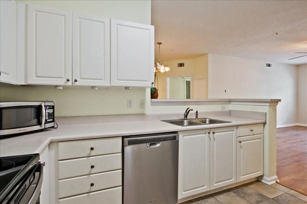 8102 WOODLAND Lane Unit 8102