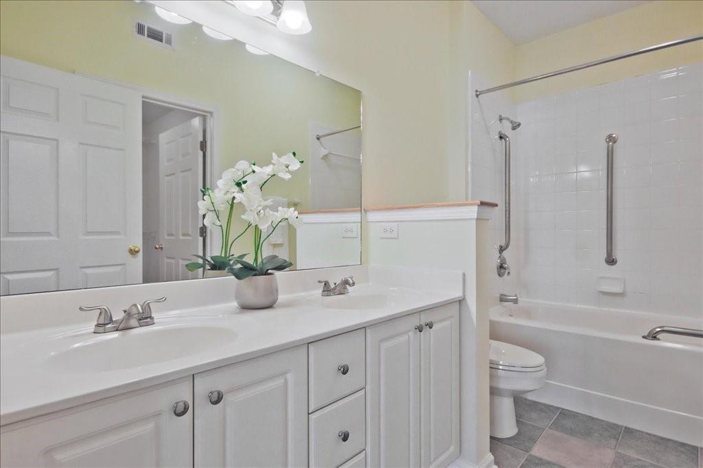 8102 WOODLAND Lane Unit 8102