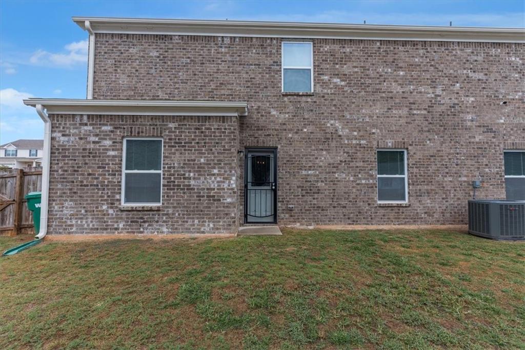 436 VERMEER Court