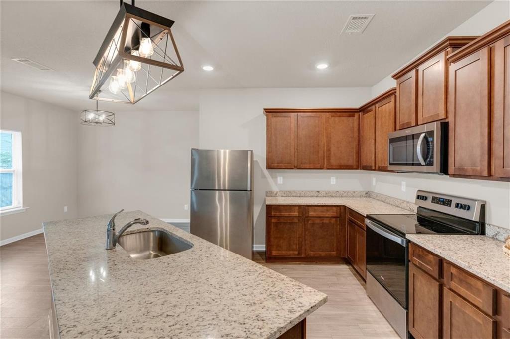 436 VERMEER Court