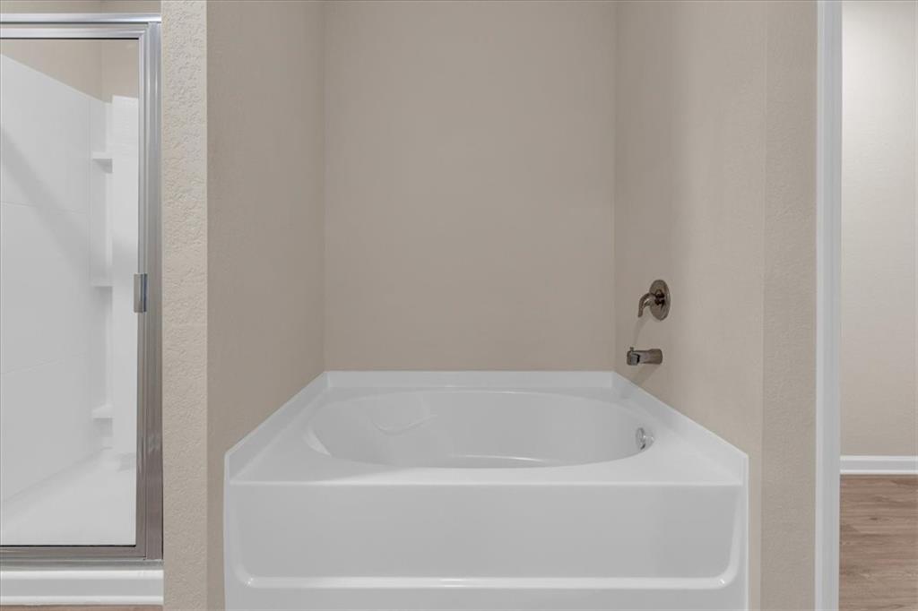 436 VERMEER Court