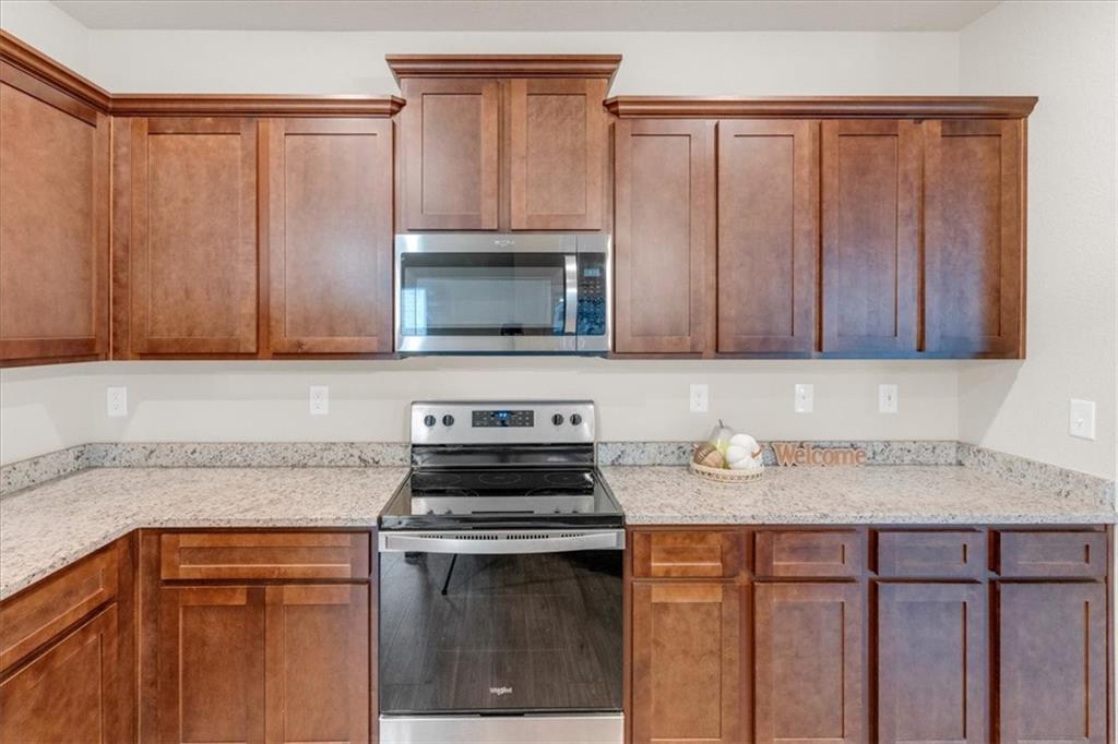 436 VERMEER Court