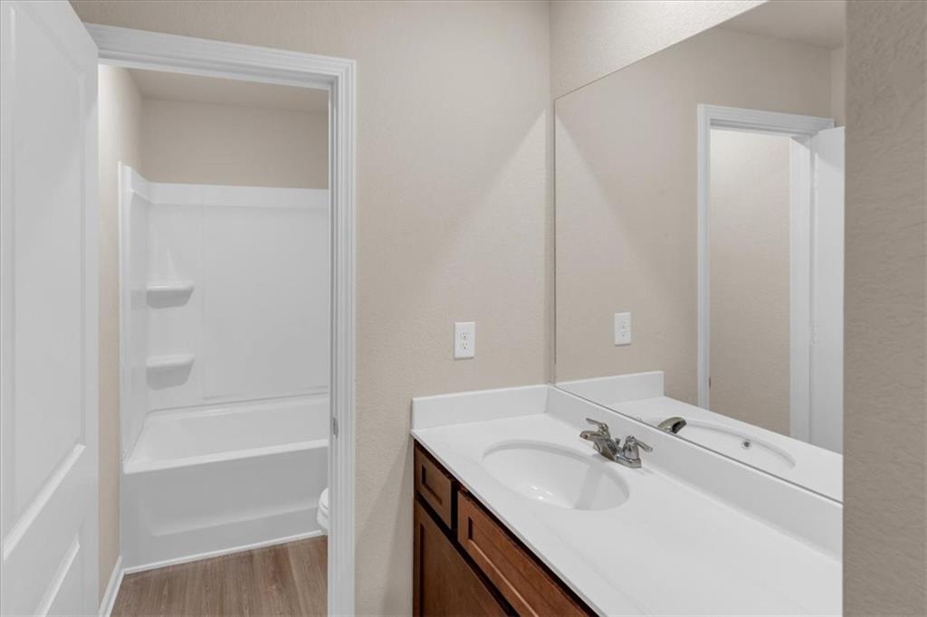 436 VERMEER Court