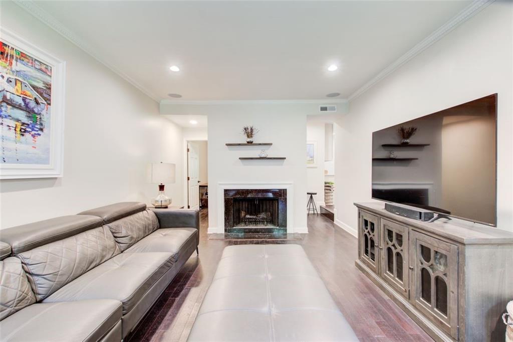 1105 CLAIREMONT Avenue Unit J