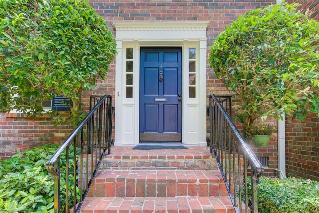 1105 CLAIREMONT Avenue Unit J