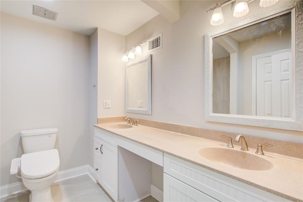 1105 CLAIREMONT Avenue Unit J