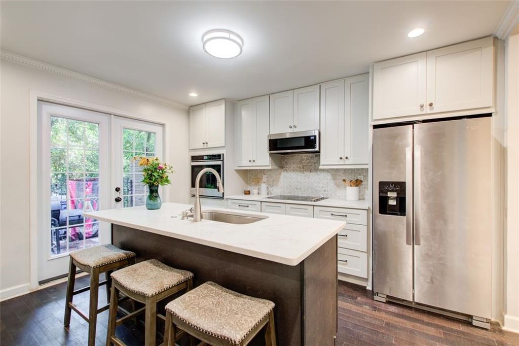1105 CLAIREMONT Avenue Unit J