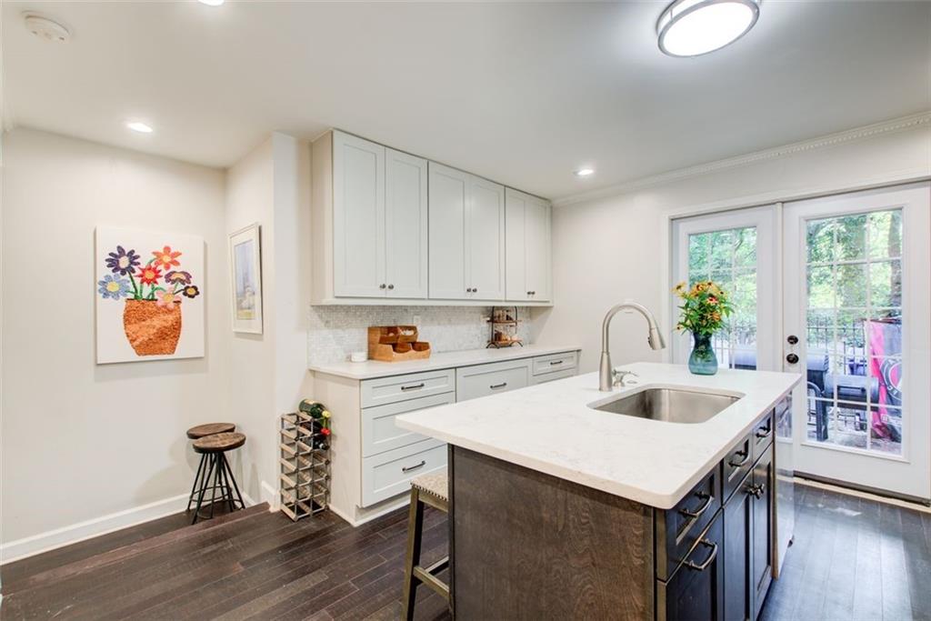 1105 CLAIREMONT Avenue Unit J