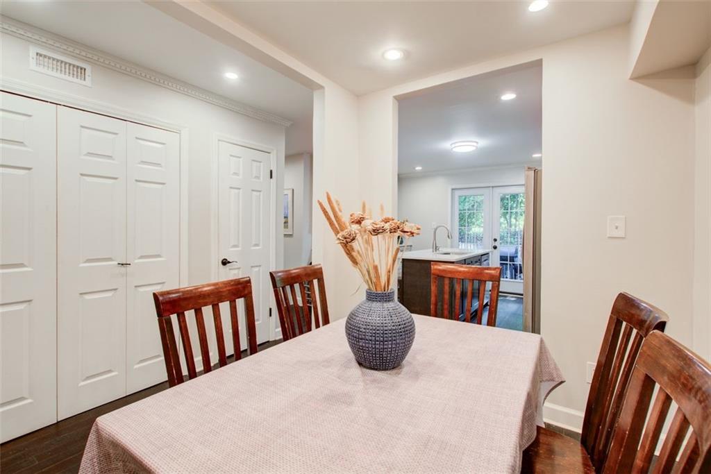 1105 CLAIREMONT Avenue Unit J