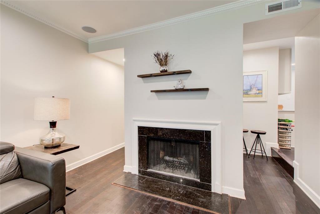 1105 CLAIREMONT Avenue Unit J