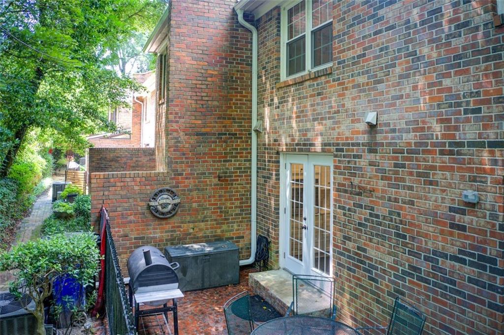 1105 CLAIREMONT Avenue Unit J