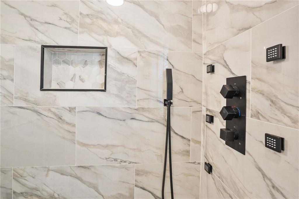 556 PAINES Avenue NW