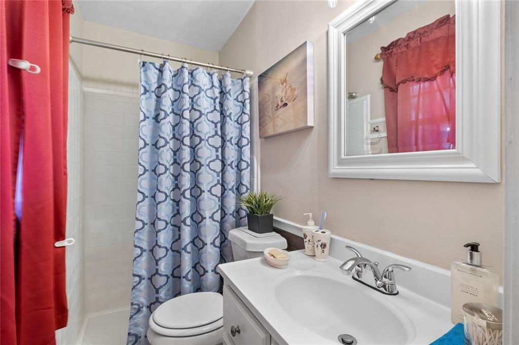 999 Chestnut Oak Court