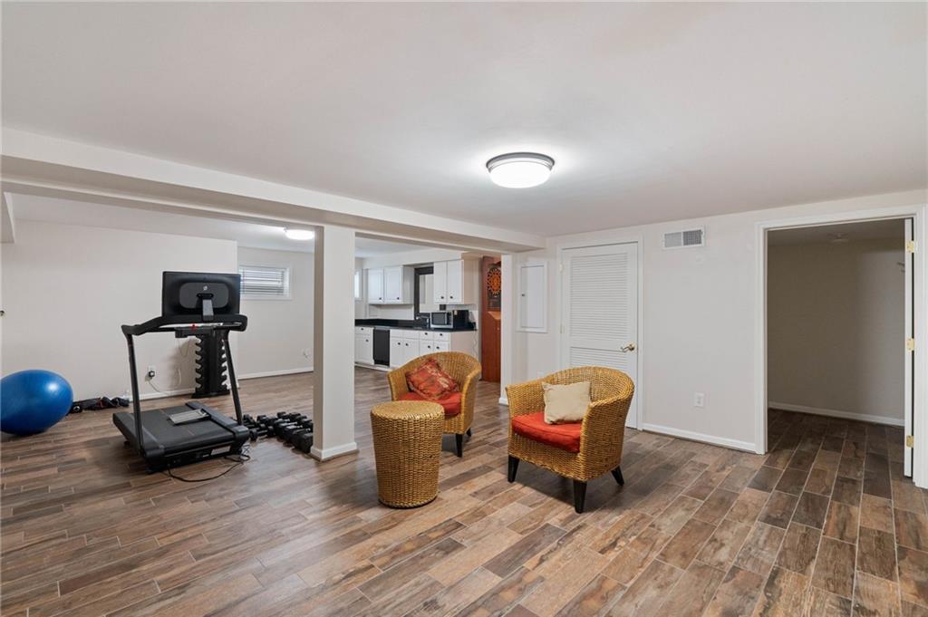 34 PEACHTREE Circle NE