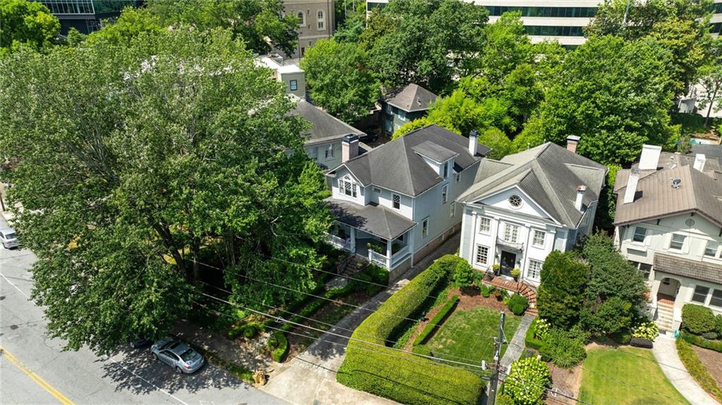 34 PEACHTREE Circle NE