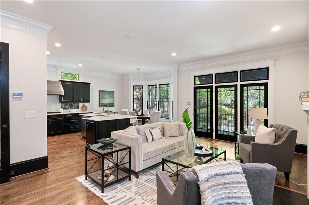 34 PEACHTREE Circle NE