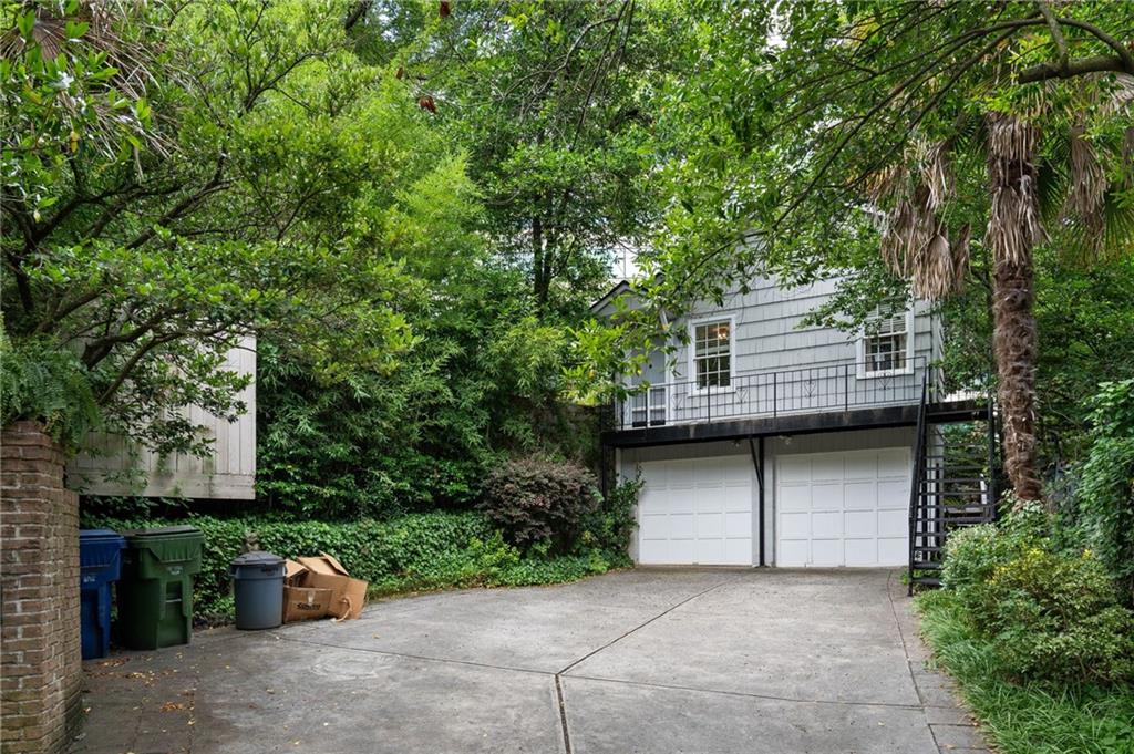 34 PEACHTREE Circle NE