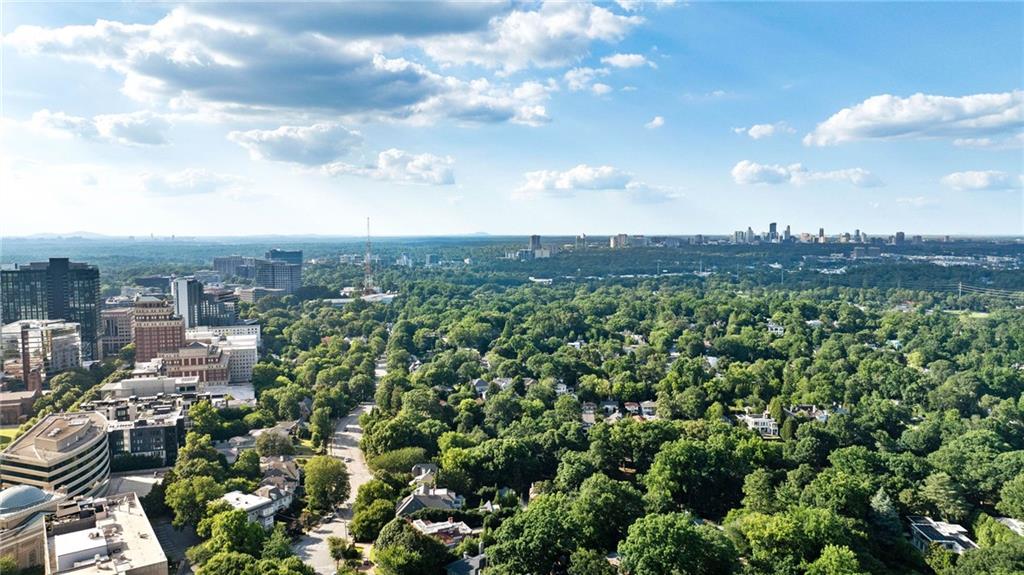 34 PEACHTREE Circle NE