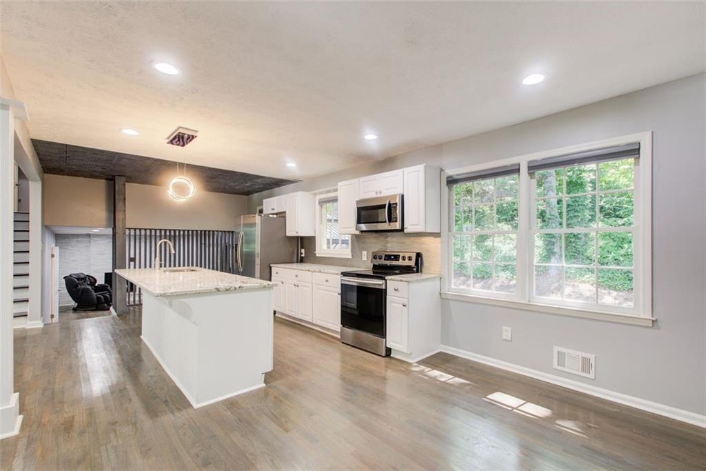 2332 CHEVY CHASE Lane