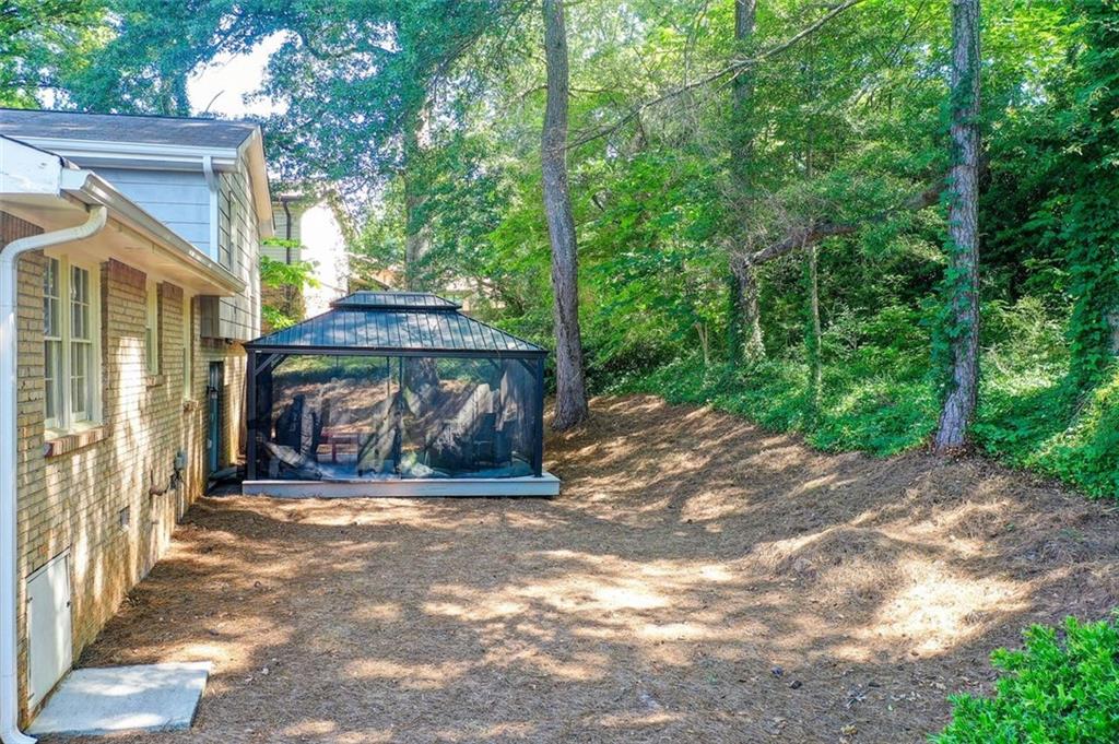 2332 CHEVY CHASE Lane