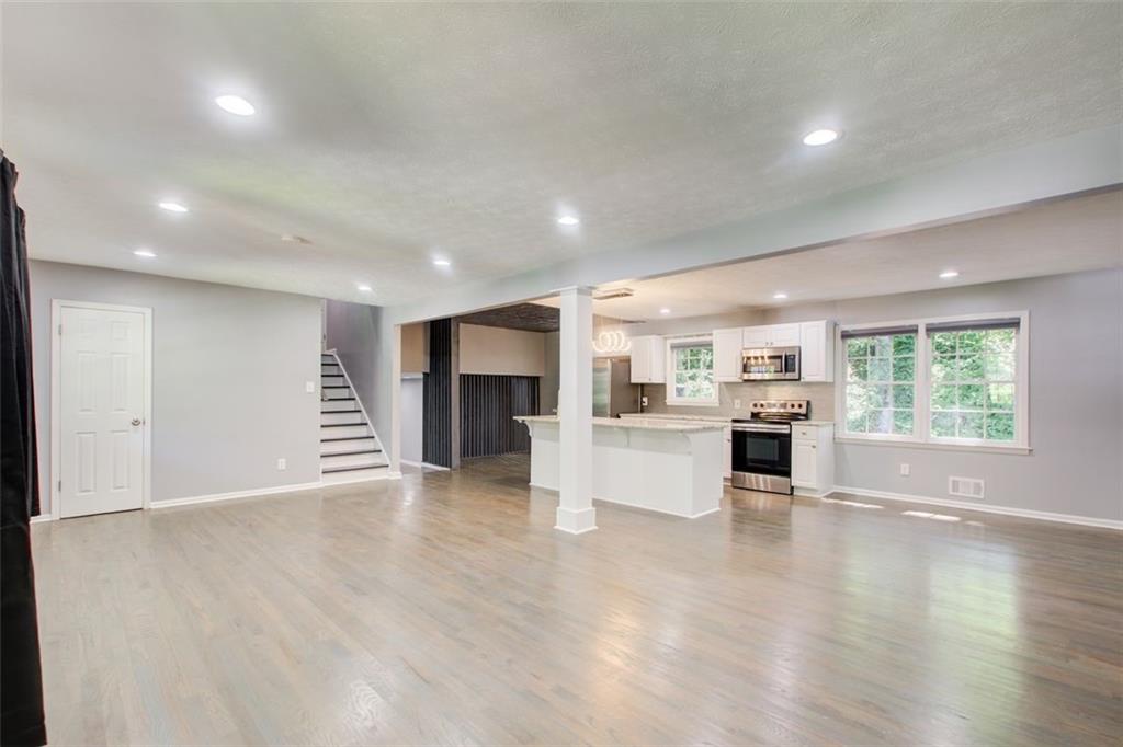 2332 CHEVY CHASE Lane