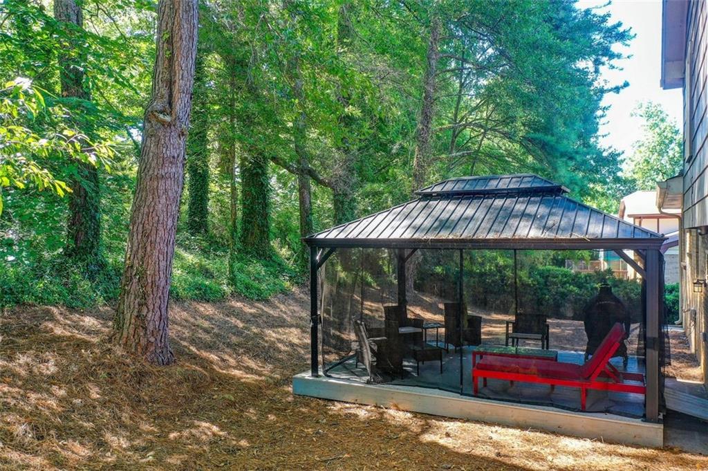 2332 CHEVY CHASE Lane