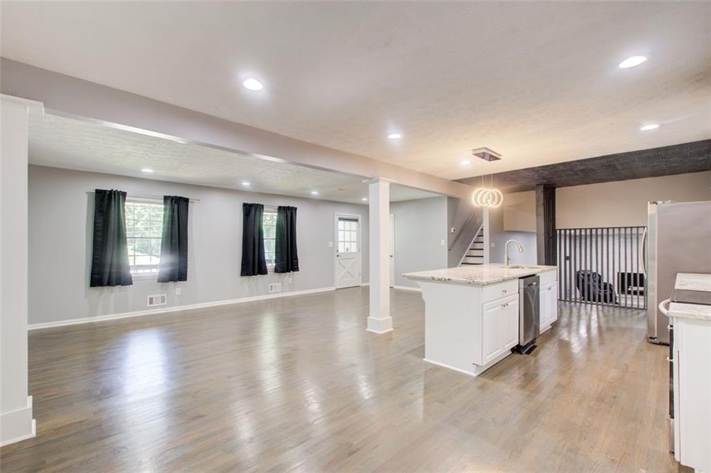 2332 CHEVY CHASE Lane