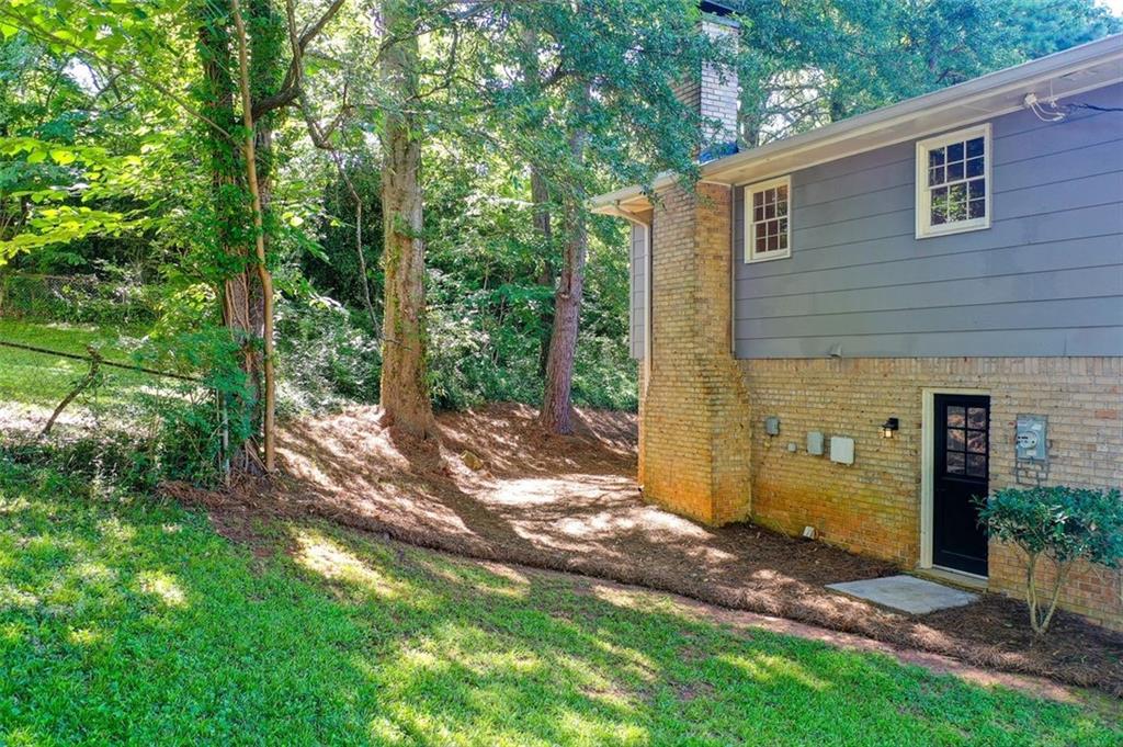 2332 CHEVY CHASE Lane